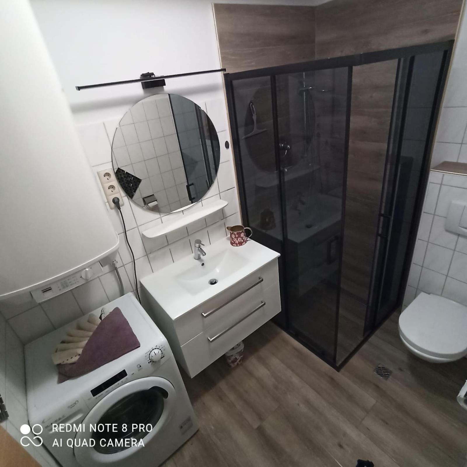 Apartment Lav